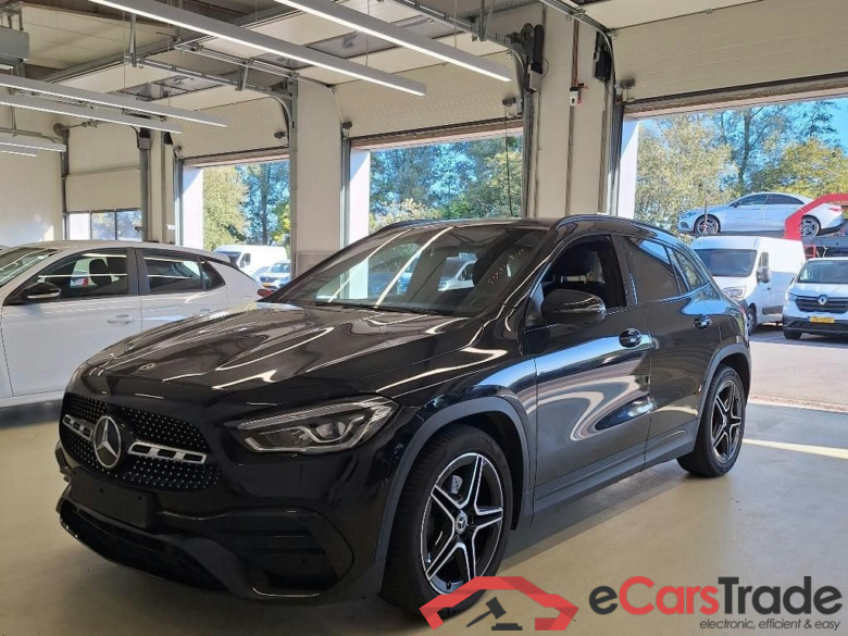 Mercedes GLA 200d AMG Night Aut. LED Widescreen Ambient Navi 1/2 Sport-Leather-Alcantara KeylessGo Camera Klima PDC ...