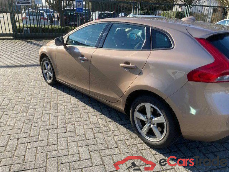 VOLVO V40 1.6 D2 Kinetic #3