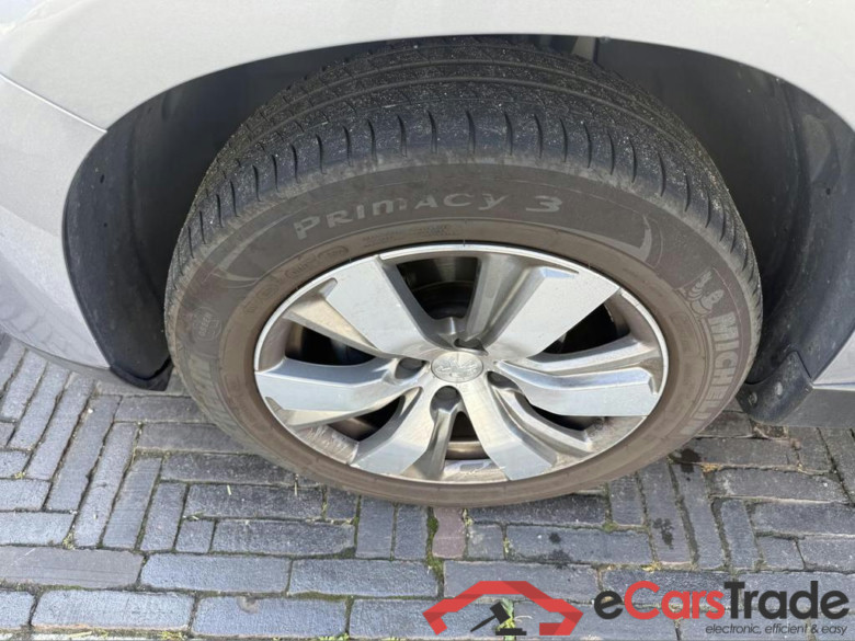 PEUGEOT 2008 1.2i PureTech Style #6