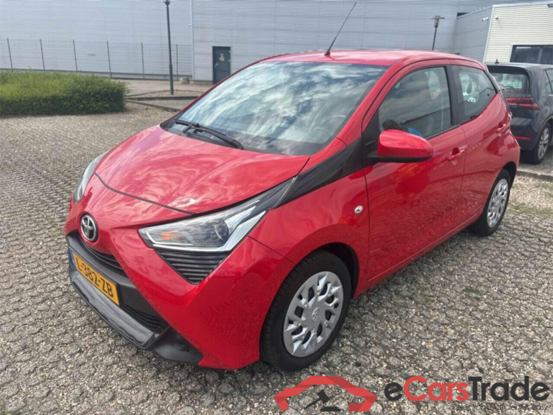 TOYOTA Aygo 1.0 VVT-i x-play