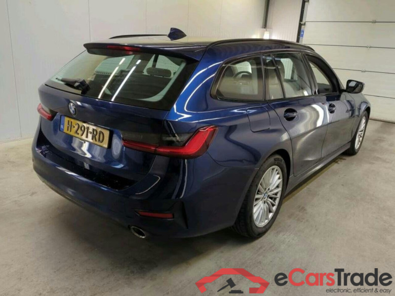 BMW 3-serie Touring 320i Executive Ed. #2