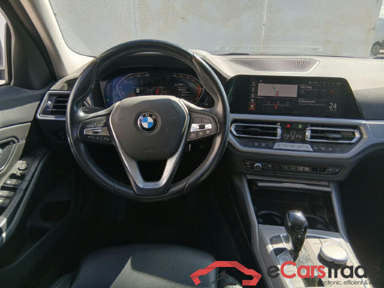 BMW Serie 3 / 2018 / 4P / sedán 318d Auto. #3