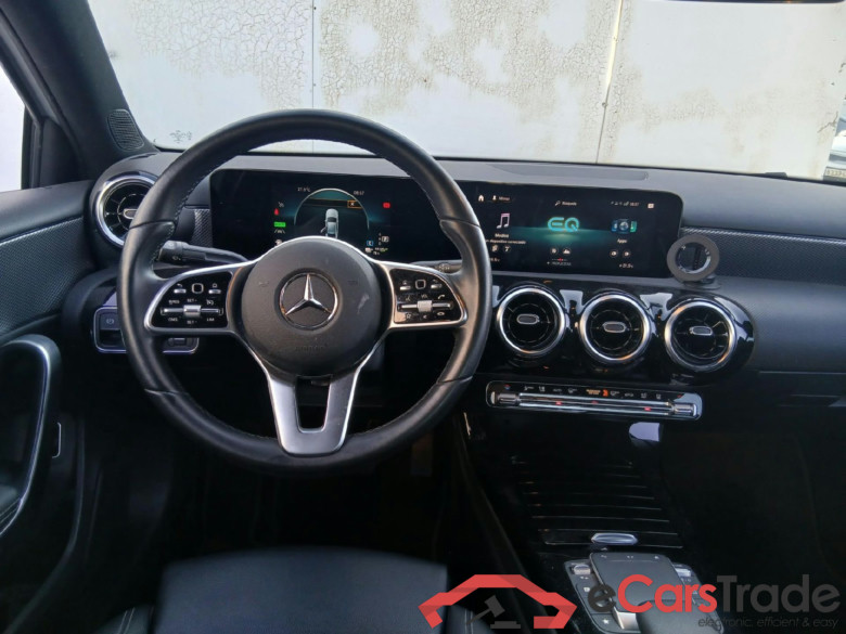 MERCEDES-BENZ Clase A / 2018 / 4P / sedán Sedán A 250 e #3