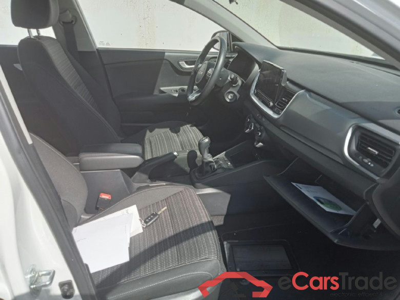 KIA Stonic / 2017 / 5P / todoterreno 1.0 T-GDi 74kW (100CV) MHEV MT Business #6