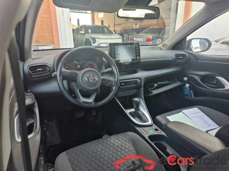 TOYOTA Yaris / 2020 / 5P / berlina con portón 1.5 120H Active Tech #3