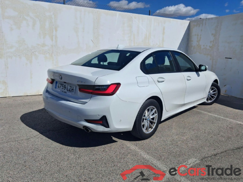 BMW Serie 3 / 2018 / 4P / sedán 318d Auto. #2
