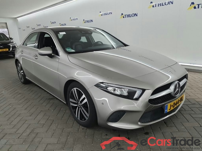 MERCEDES-BENZ A-Klasse Limousine A 180 d 7G-DCT Business Solution Luxury 4D 85kW #2