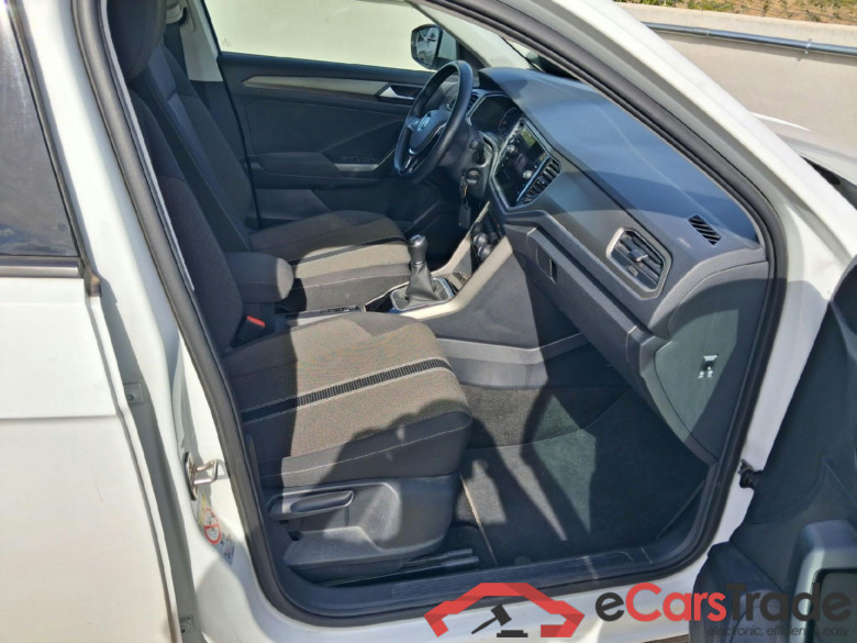 VOLKSWAGEN T-Roc / 2017 / 5P / todoterreno Advance 1.0 TSI 85kW (115CV) (CX) #6