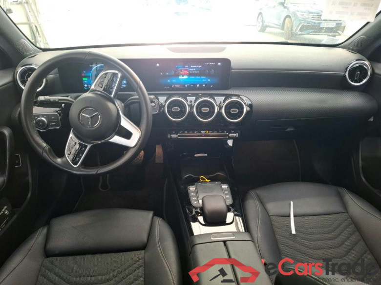 MERCEDES BENZ Classe A Compact 2018 5P Berline A 250 e Business Line 8G DCT #6
