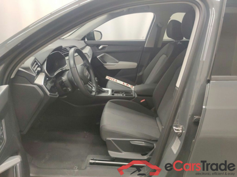 Audi Q3 45 TFSI e S tronic 5d #3