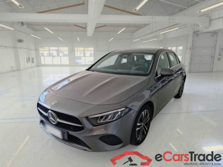MERCEDES-BENZ CLASSE A / 2022 / 5P / BERLINA A 180 D AUTOMATIC ADVANCED PROGRESSIVE