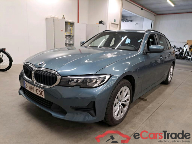 BMW - BMW 3 TOURING 330e 292PK Business Edition With Heated Sport Seats & Parking Assistant Pack  * HYBRID *