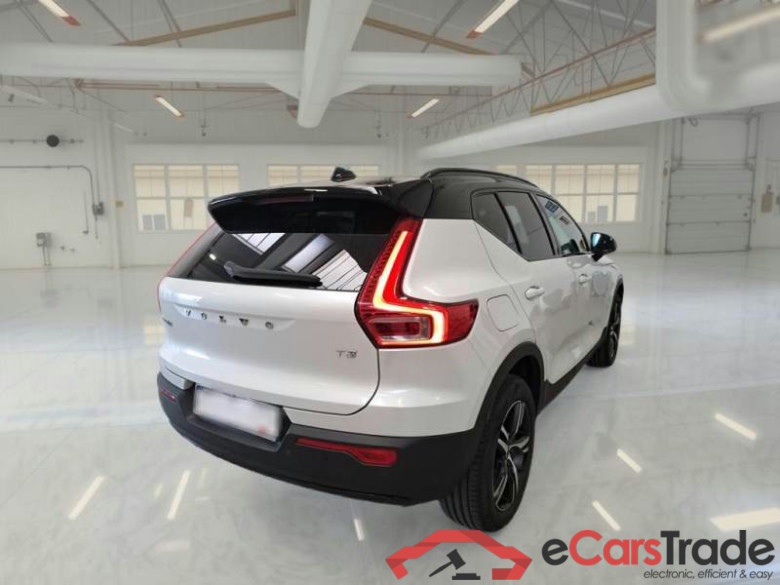 VOLVO XC40 / 2017 / 5P / SUV T3 AUTOMATICO R-DESIGN #2