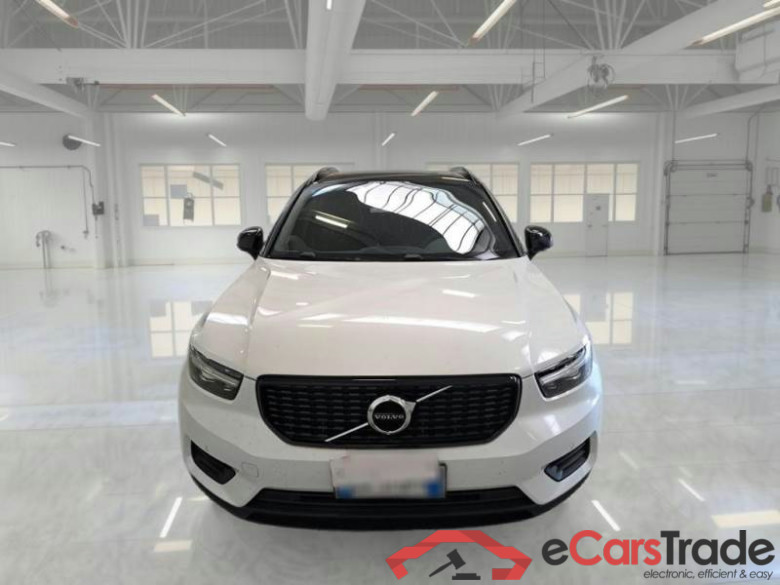 VOLVO XC40 / 2017 / 5P / SUV T3 AUTOMATICO R-DESIGN #6