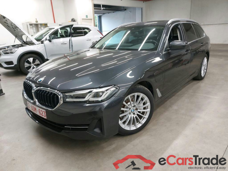 BMW - BMW 5 TOURING 530e 292PK Business Edition With Dakota Powered Mem Comfort Seats & Heated Front & Rear & Driving Assistant Pack & Harman Kardon & Trailer Towing Hook & Sun Roof   * HYBRID *
