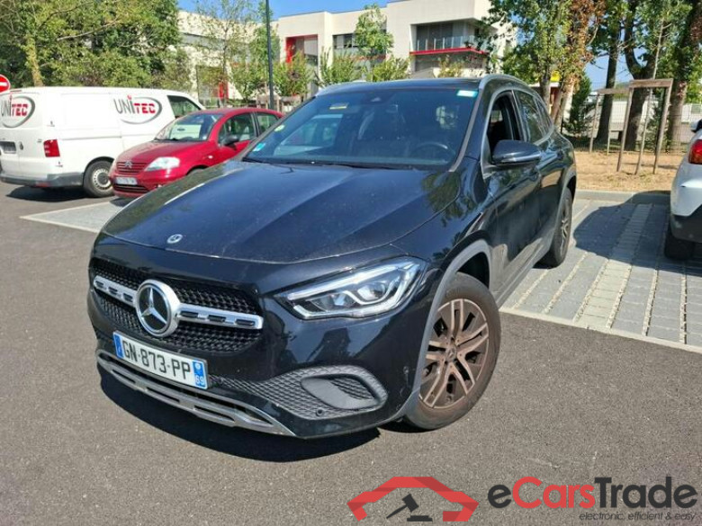 Mercedes GLA 200d Aut. Pano LED Widescreen Navi 1/2 Sport-Leather KeylessGo Camera Klima PDC ...