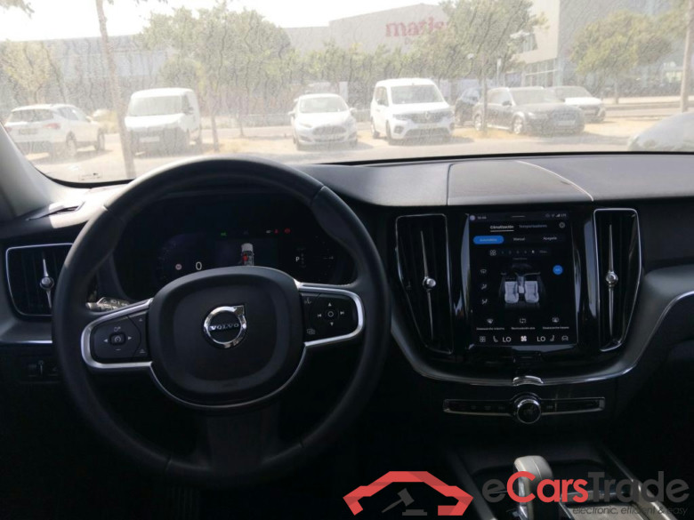 VOLVO XC60 / 2017 / 5P / todoterreno 2.0 T6 AWD Recharge Inscription Exp Auto #3