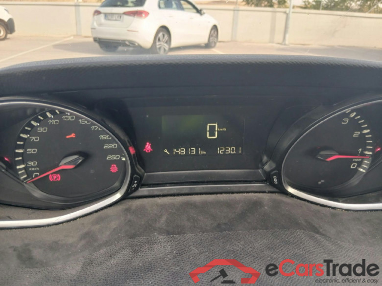 PEUGEOT 308 / 2017 / 5P / berlina con portón 5p Active 1.2 PureTech 96KW (130CV) S&S (AC) #4