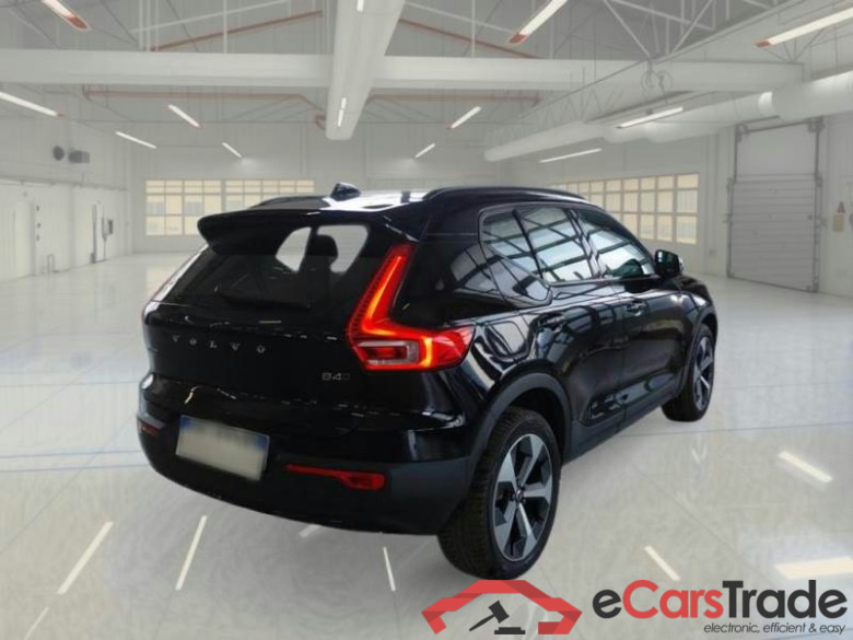 VOLVO XC40 / 2021 / 5P / SUV B4 AWD AUTOMATICO ULTIMATE DARK #2