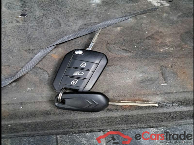 CITROEN C3 / 2020 / 5P / BERLINA BLUEHDI 100 SeS FEEL VAN #1