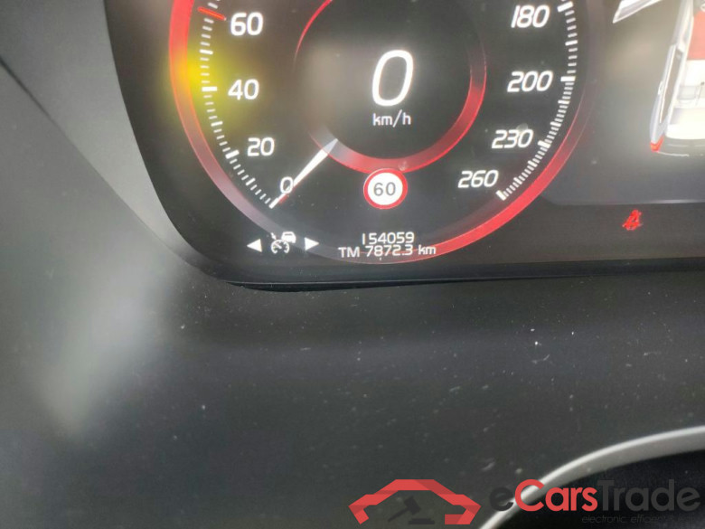 VOLVO XC60 / 2017 / 5P / todoterreno 2.0 T8 AWD R-Design Auto #5