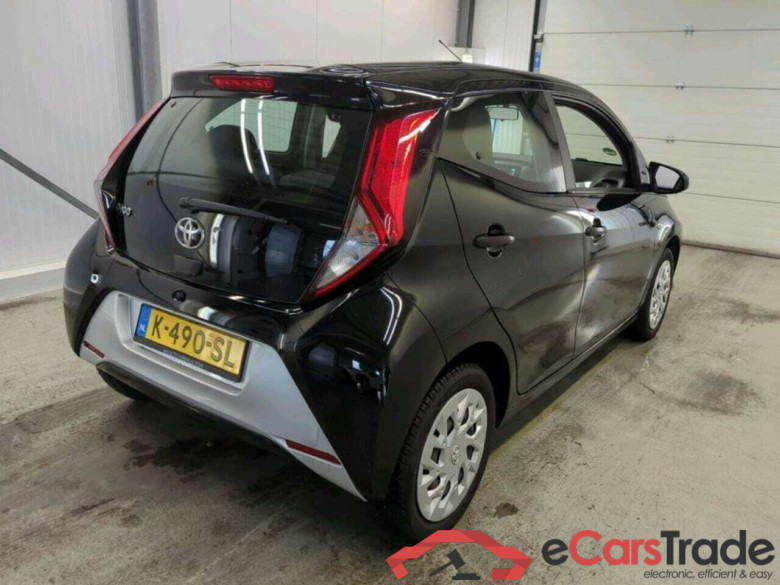 TOYOTA Aygo 1.0 VVT-i x-play #2