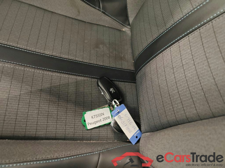 Peugeot 2008 Allure 1.2 Puretech 130 EAT8 5d #4
