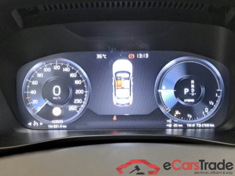 VOLVO XC40 / 2017 / 5P / SUV T5 Plug-in Hybrid auto Recharge R-Design #4