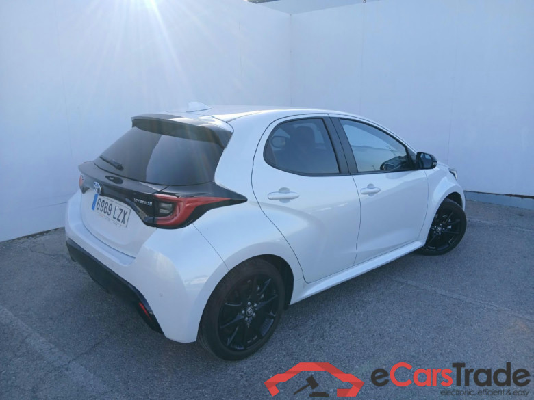 TOYOTA Yaris / 2020 / 5P / berlina con portón 1.5 120H Style Plus #2