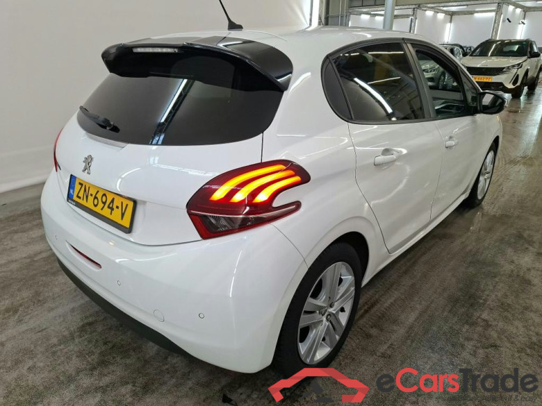 Peugeot 208 Signature 1.2 PureTech 82 5d #2