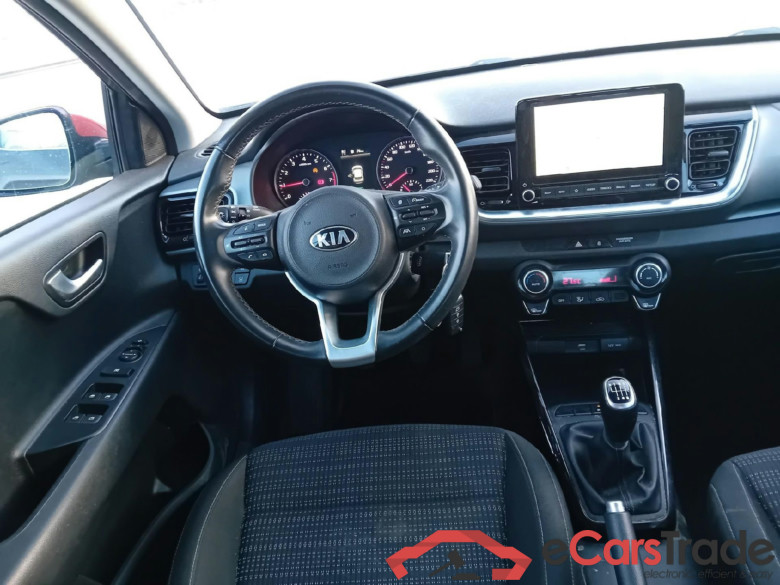 KIA Stonic / 2017 / 5P / todoterreno 1.0 T-GDi 88kW (120CV) MHEV iMT Drive #3