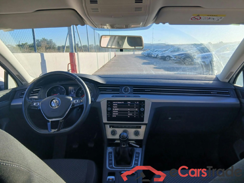 VOLKSWAGEN Passat / 2014 / 4P / sedán Edition 2.0 TDI 110kW (150CV) #3