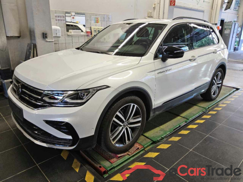 Volkswagen Tiguan (AX1)(07.2020->2024) DE - SUV5 2.0 TSI BMT/Start-Stopp EU6d, 4Motion Urban Sport OPF, (Facelift) 2021 #1