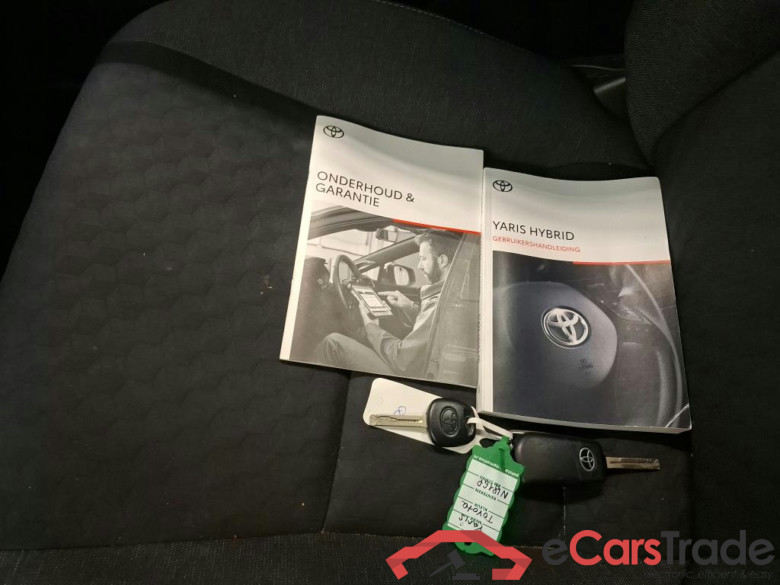 Toyota Yaris Hybrid 115 Active 5d #4