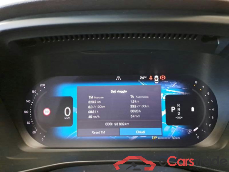 VOLVO XC40 / 2021 / 5P / SUV B3 AUTOMATICO CORE #4