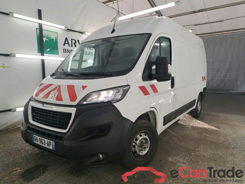 PEUGEOT Boxer / 2014 / 4P / Fourgon tôlé BlueHDi S&S 120 PREMIUM 335 L2H2 #1