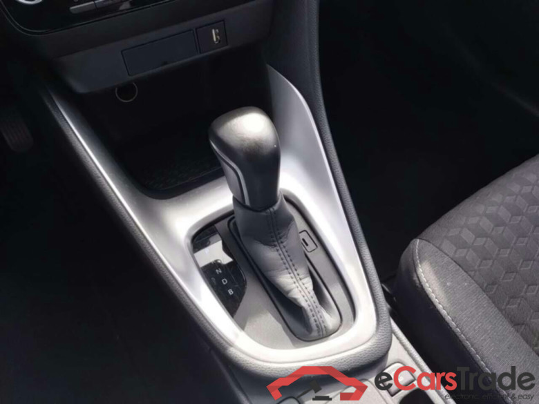 TOYOTA YARIS 1.5 Hybrid Active #6