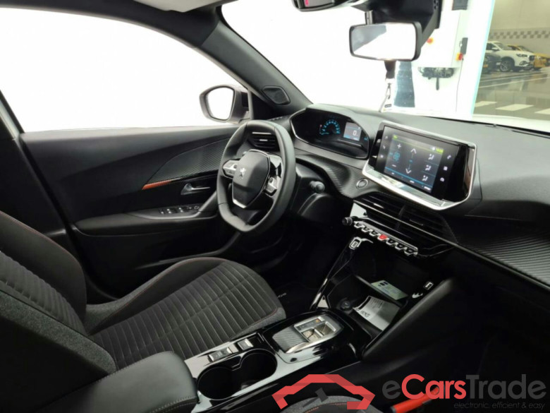 PEUGEOT e-2008 EV Style 50 kWh #3