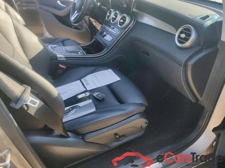 MERCEDES-BENZ Clase GLC 300 e 4MATIC Exclusive AMG Line/Paq Night/Paq PREMIUM PLUS 5030€/Paq Asistencia conduccion 2310€/Asiento #6