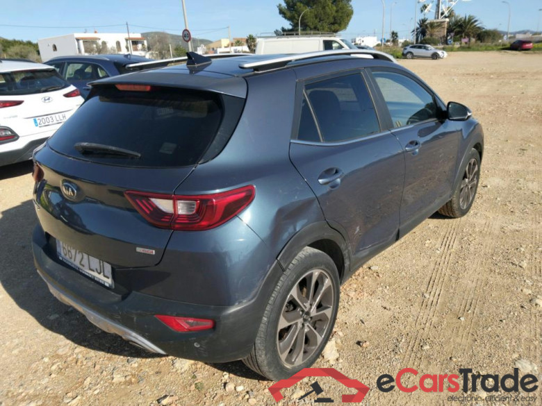 KIA Stonic / 2017 / 5P / 1.0 T-GDi Drive 100 #2