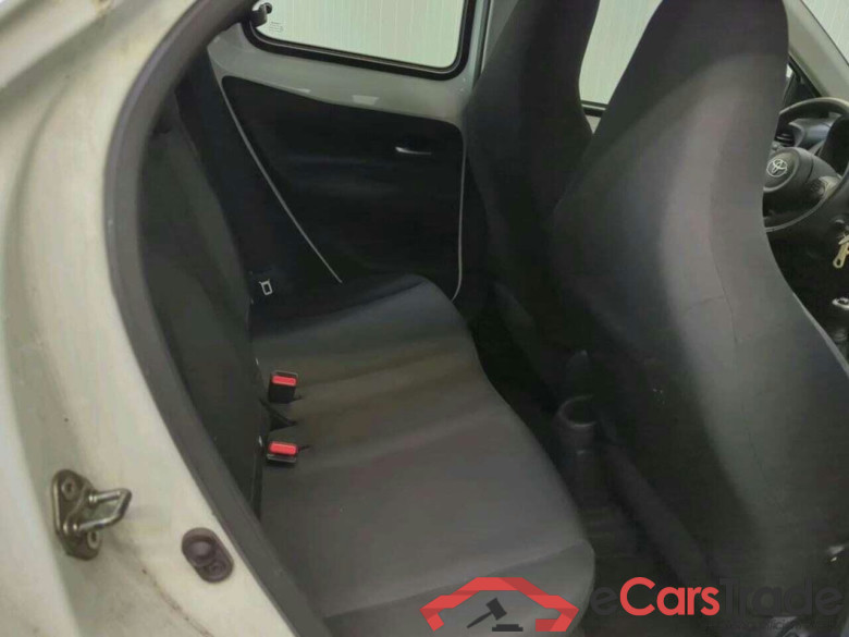 TOYOTA Aygo X 1.0 VVT-i MT Play #6