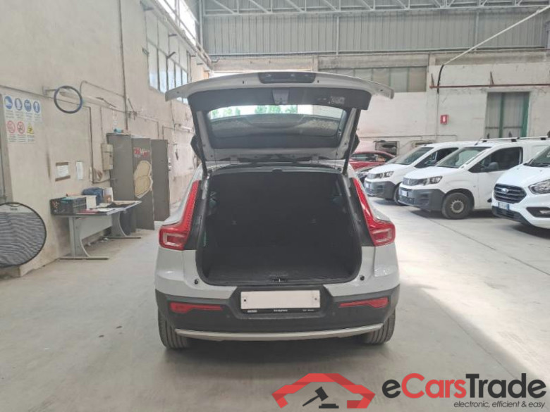 VOLVO XC40 / 2017 / 5P / SUV T4 Plug-in Hybrid auto Rech Inscrip Expr #5