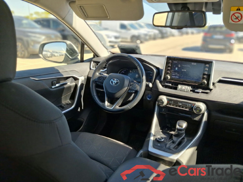 TOYOTA Rav4 / 2018 / 5P / todoterreno 2.5l 220H Advance 4WD #3