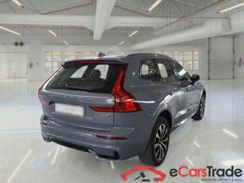 VOLVO XC60 / 2021 / 5P / SUV B4 D AWD automatico Plus Dark #2