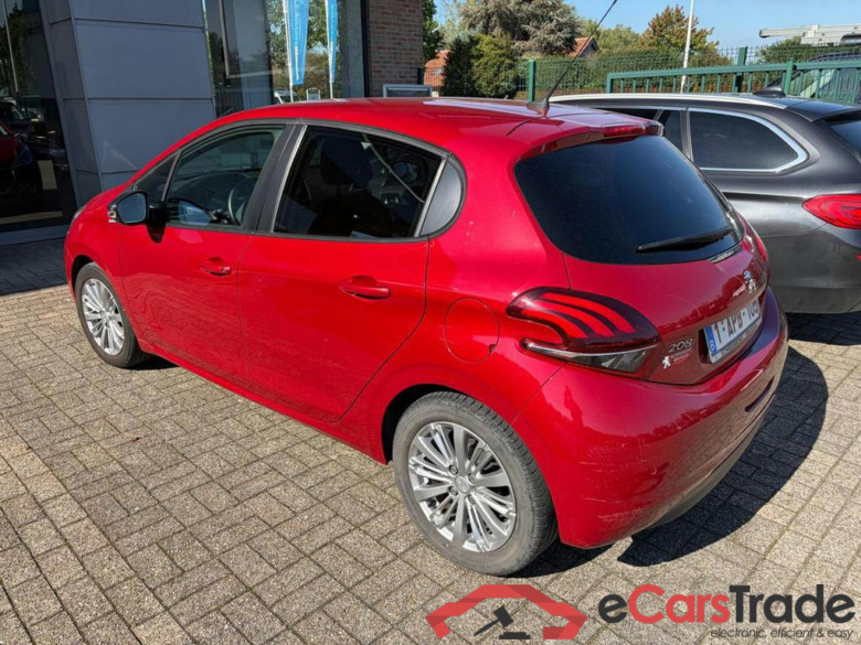 PEUGEOT 208 1.2i PureTech Style #4
