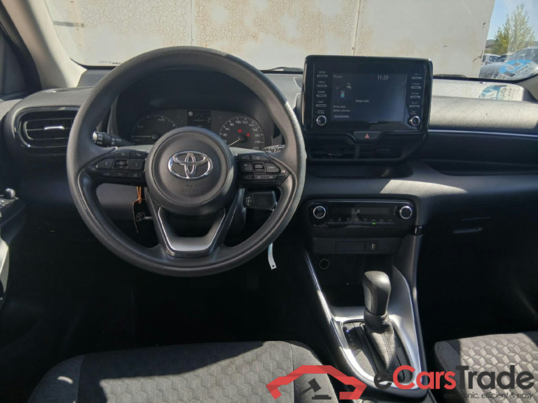 TOYOTA Yaris / 2020 / 5P / berlina con portón 1.5 120H Business Plus #3