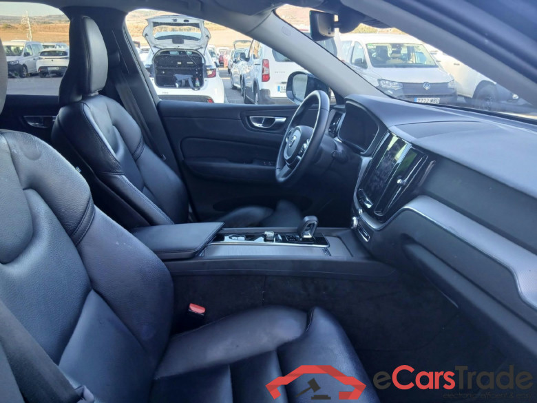 VOLVO XC60 / 2017 / 5P / todoterreno 2.0 B4 G Plus Dark Auto #6