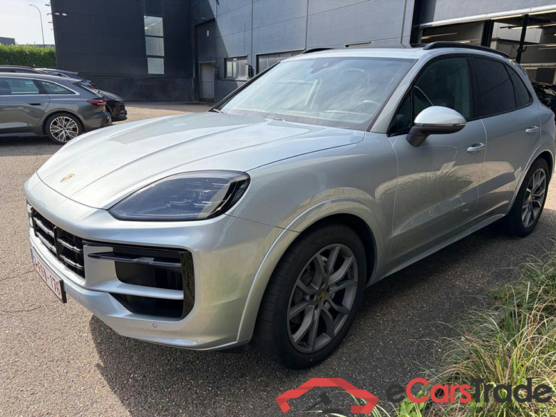 PORSCHE Cayenne (MY24) #1
