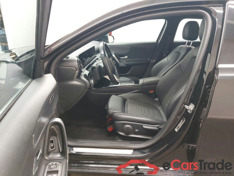 Mercedes-Benz A-Klasse A 250 e Luxury Line 5d #3