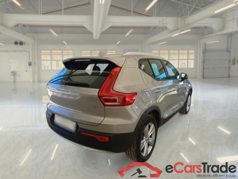 VOLVO XC40 / 2021 / 5P / SUV B3 AUTOMATICO CORE #2